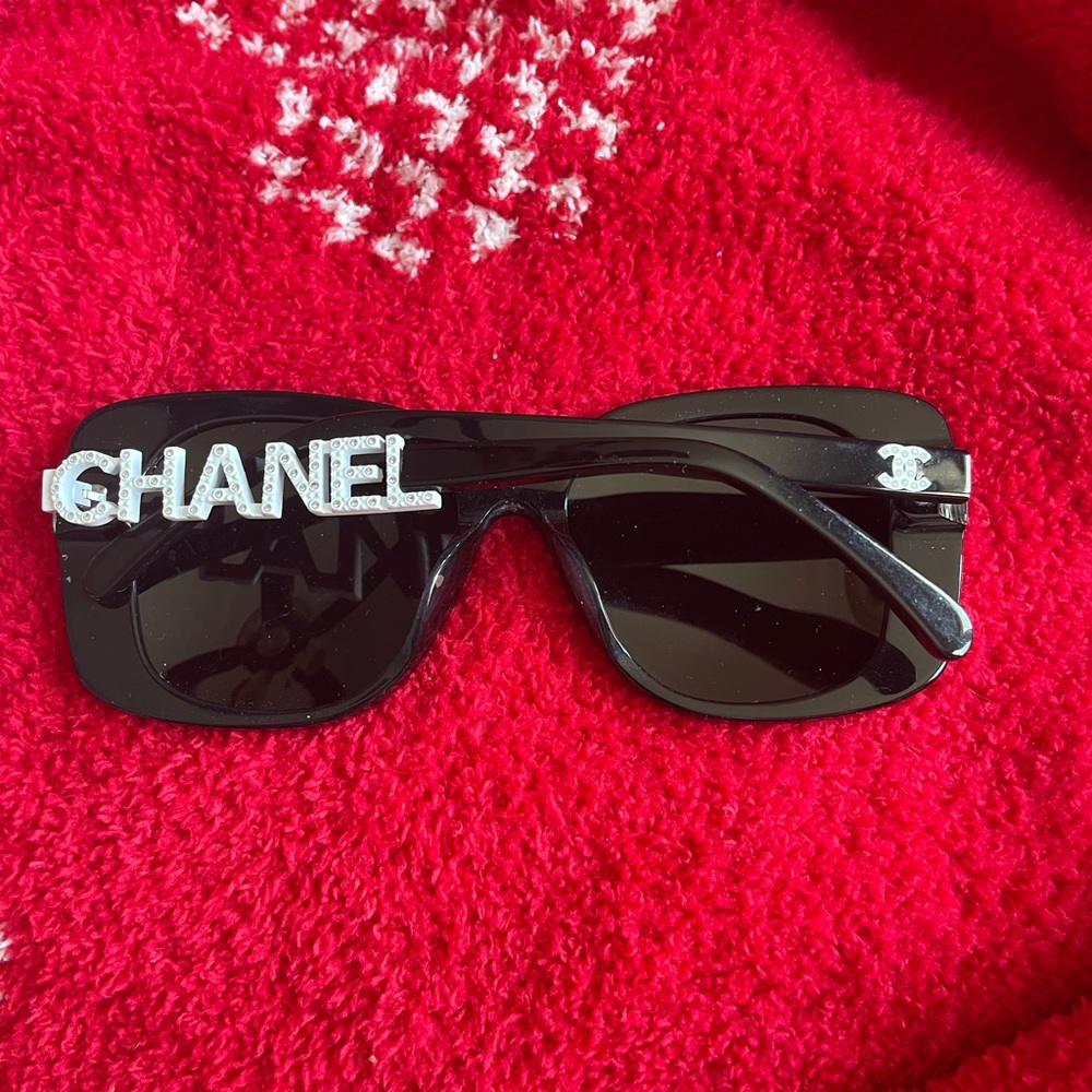 Chanel Sunglasses 5422b